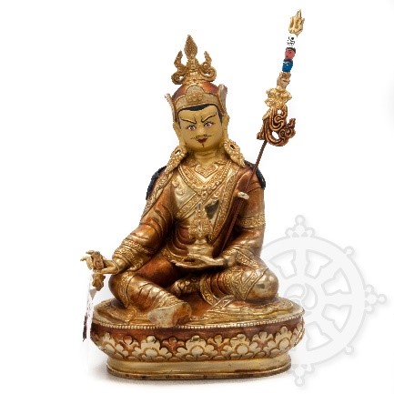 Standbeeld verguld van Guru Rinpoche